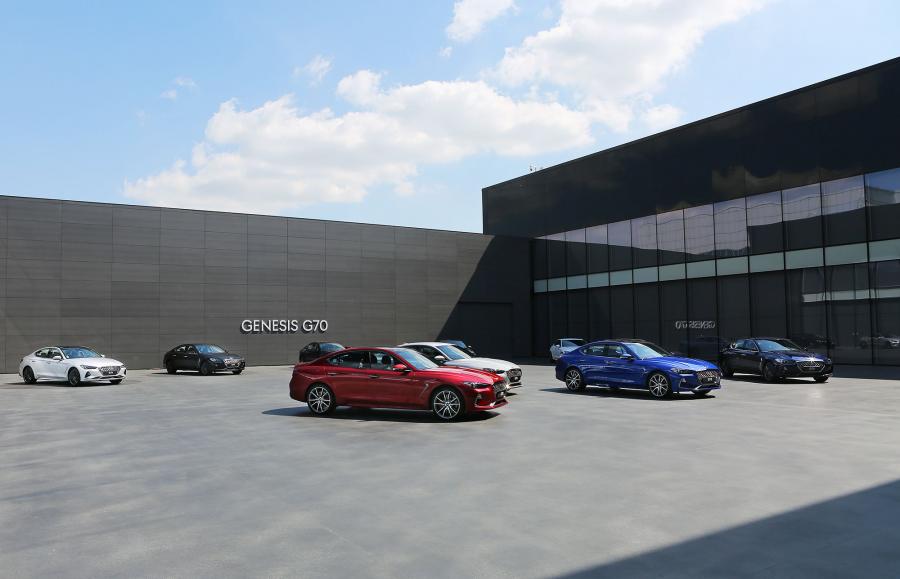  Genesis G70 3.3T 2017 года  (KR) (фото 26 из 86)